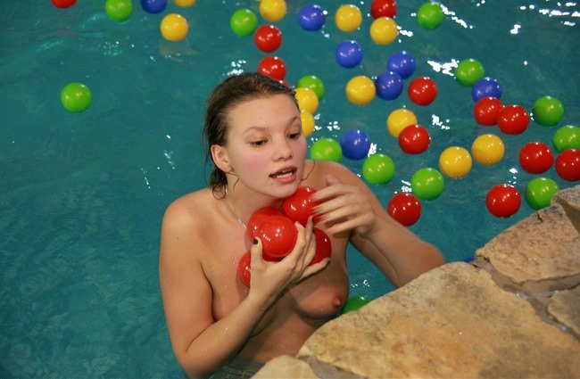 Wasserpark nudismus im modernen Deutschland-Foto [Naturism Online]